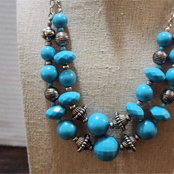 Turquoise and silver tone multi strand necklace and earrings - Picture 5 of 5